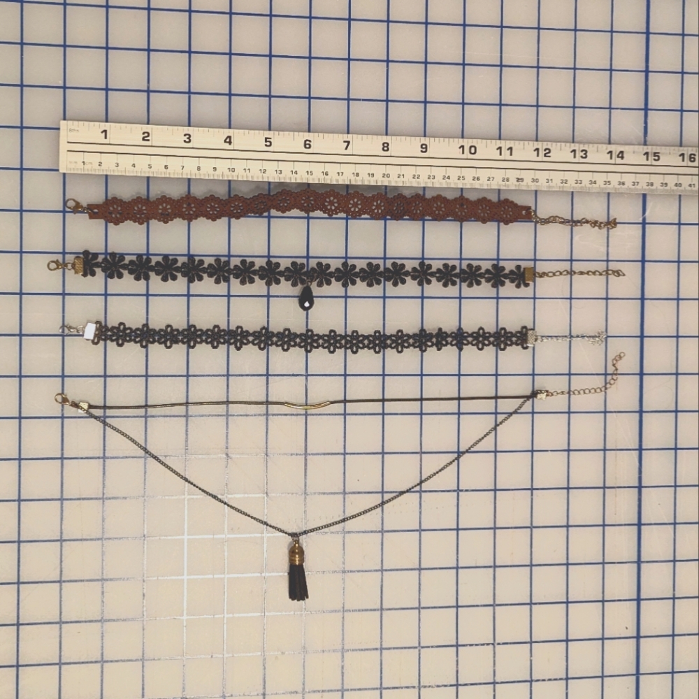 Set of 4 chokers